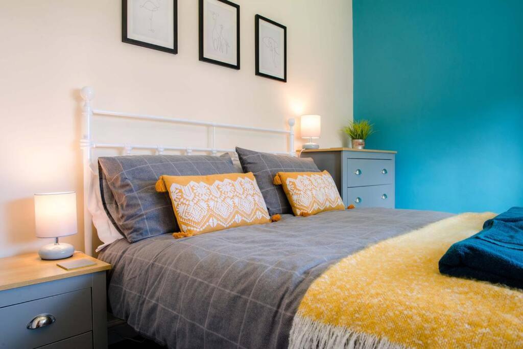 Holiday home Newport House Sleeps 5 Near Junction 27 On M4