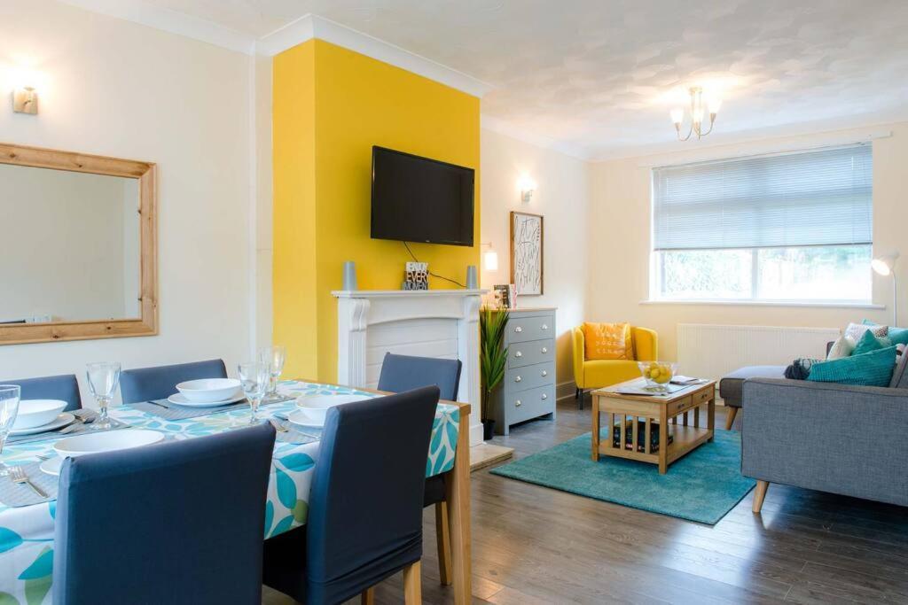 Newport House Sleeps 5 Near Junction 27 On M4