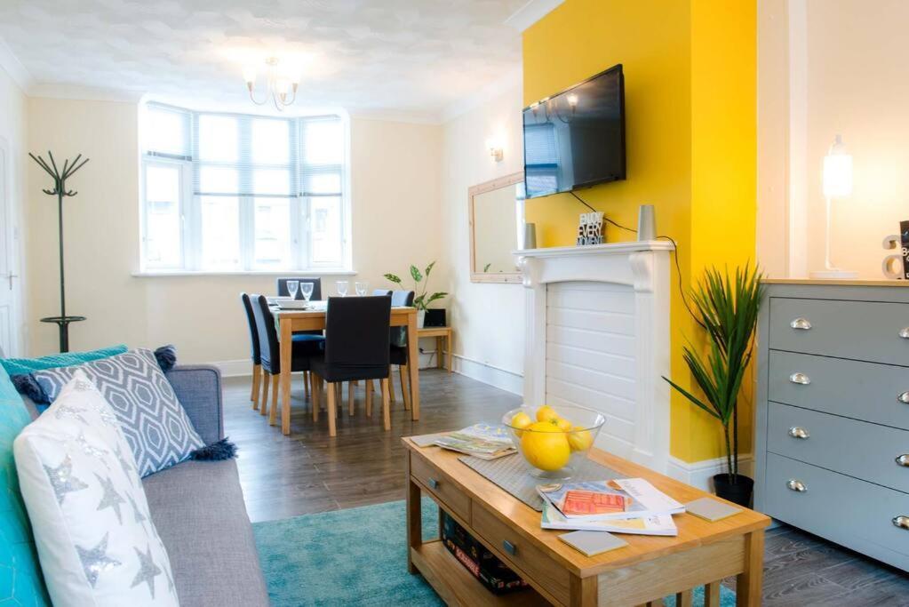 Newport House Sleeps 5 Near Junction 27 On M4 Holiday home Newport (Gwent)