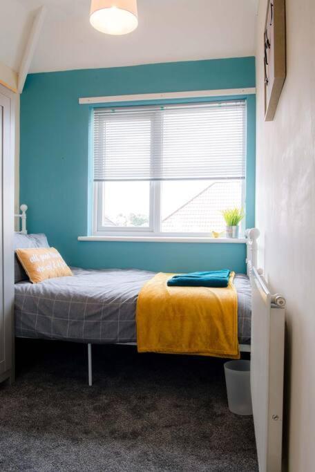 Newport House Sleeps 5 Near Junction 27 On M4 *