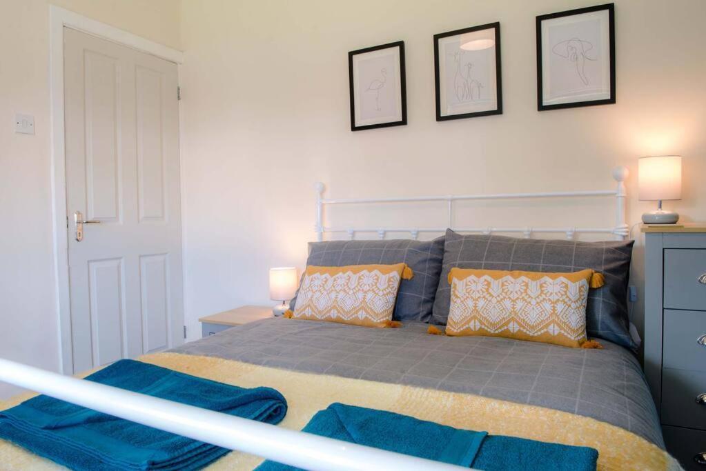 Holiday home Newport House Sleeps 5 Near Junction 27 On M4