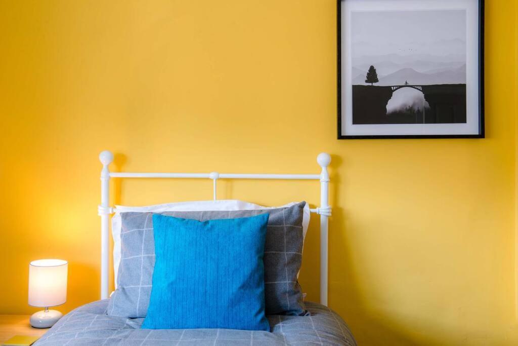 Holiday home Newport House Sleeps 5 Near Junction 27 On M4