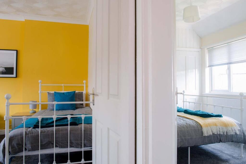 Newport House Sleeps 5 Near Junction 27 On M4 Holiday home *