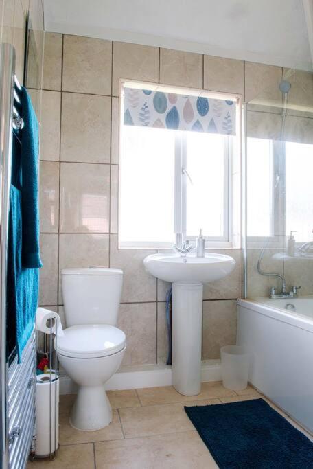 Holiday home Newport House Sleeps 5 Near Junction 27 On M4